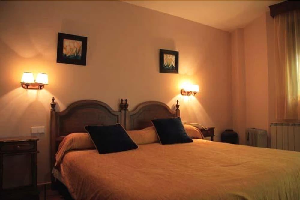 Hotel Patri Huescar Bagian luar foto