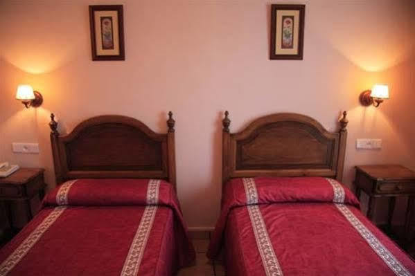 Hotel Patri Huescar Bagian luar foto